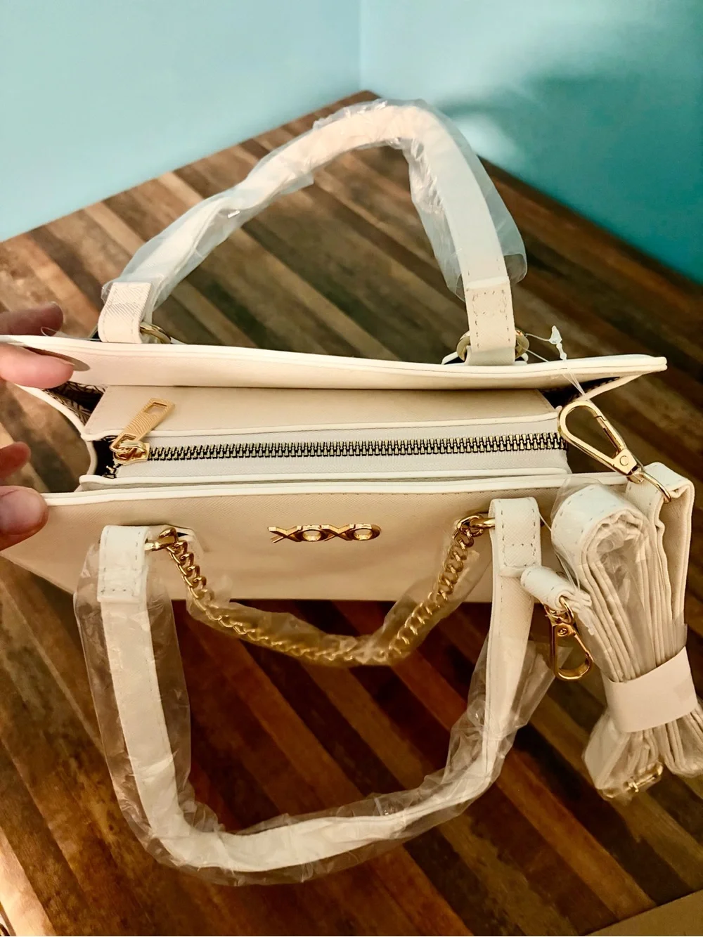 XOXO White Structured Satchel with Gold Chain Detail and Crossbody Strap. NWT! - Picture 6 of 7